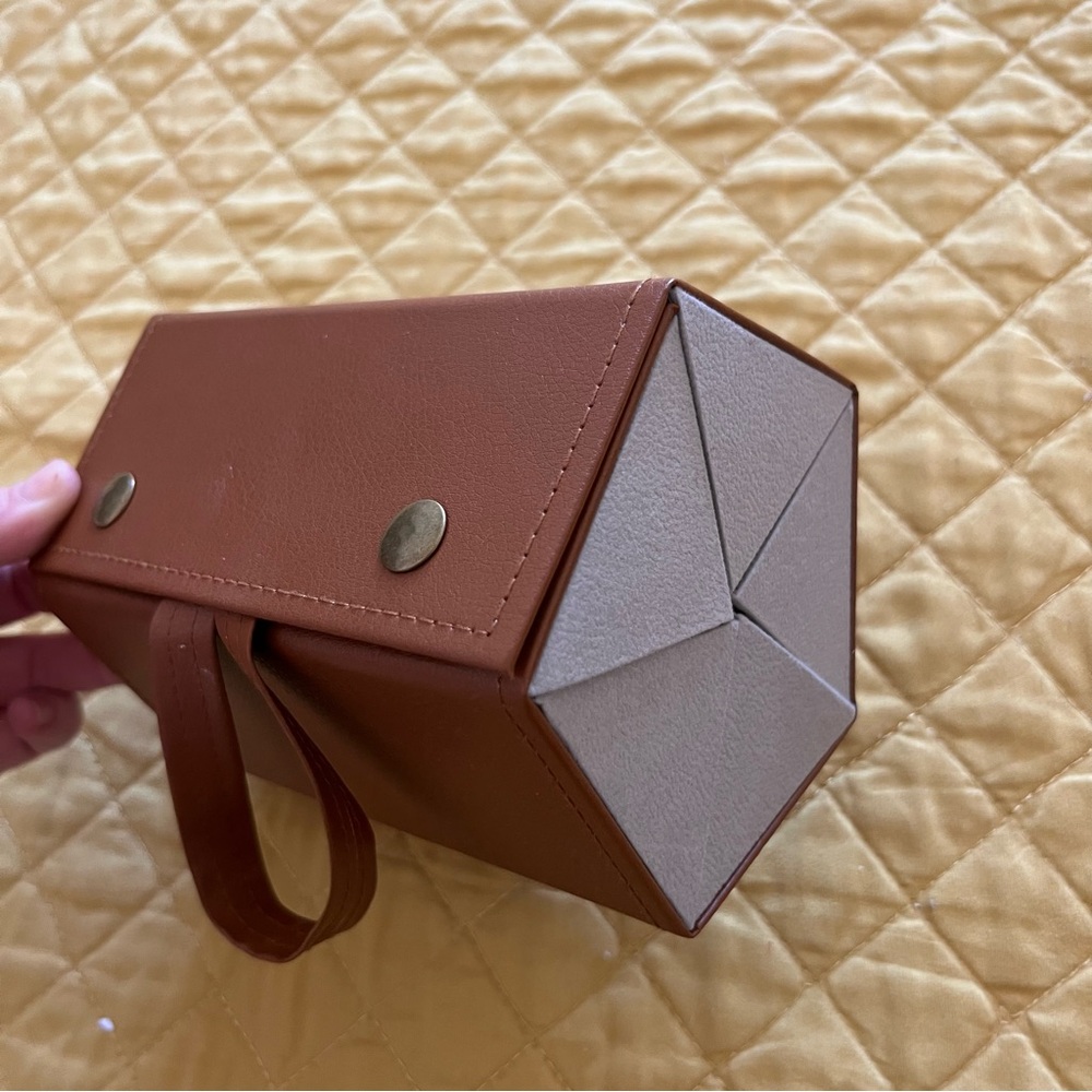 5 section travel glasses holder